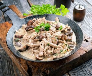 Przepis na kurczaka królewskiego. Delikatne mięso w pysznym sosie