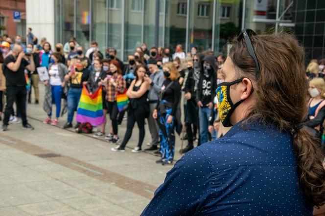 Katowice: Tłumy na proteście społeczności LGBT. "Ludzie to nie ideologia!" 