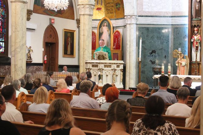 Tablica ku czci Kapelanów Katyńskich odsłonięta w kościele św. Stanisława BM w NYC