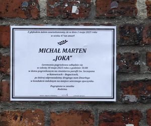Tłumy na pogrzebie legendy polskiego rapu. Pożegnaliśmy Jokę z Kalibra 44