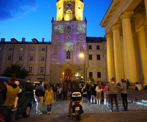 Wyjątkowa iluminacja na Wieży Trynitarskiej w Lublinie! Musicie to zobaczyć! [GALERIA]