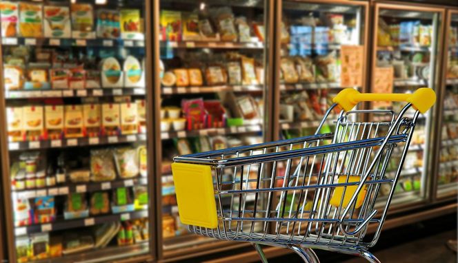 Warzywa i owoce z Polski taniej w Auchan. Promocje od 03.07 nawet do 50%!