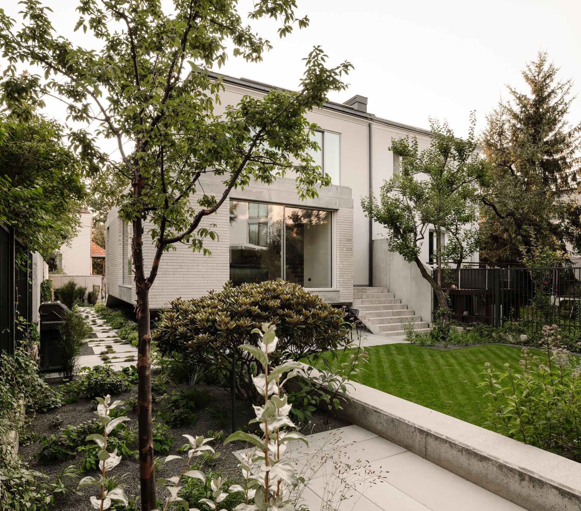 Przebudowa bliźniaka z PRL-u w Warszawie