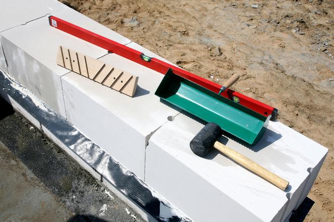 Narzędzia do budowy ścian z betonu komórkowego