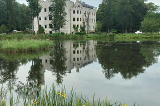 Ten zamek to prawdziwa perła Karkonoszy. Spotykała się tu arystokracja z całej Europy 