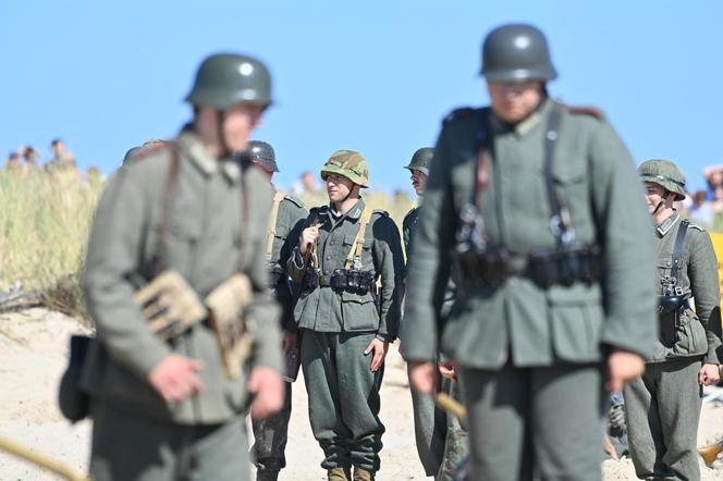 Turyści usłyszeli strzały, a czołgi wjechały na plaże. Zobaczcie zdjęcia z finałowej inscenizacji „Lądowanie na plaży”!