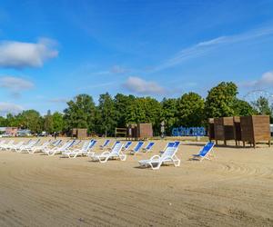 Darmowe leżaki i hamaki na plaży miejskiej w Giżycku. Zobacz zdjęcia