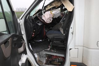 Bus wbił się w tył przyczepy traktora! O krok od tragedii na DK 62