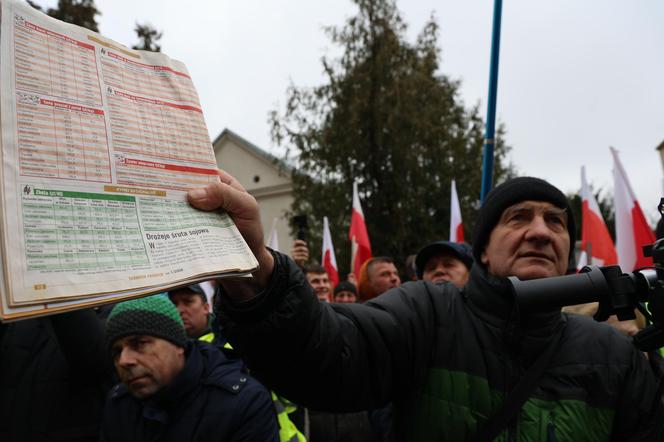 Protest rolników 20 marca przed Lubelskim Urzędem Wojewódzkim w Lublinie