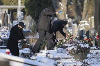 Jarosław Kaczyński odwiedził symboliczny grób brata