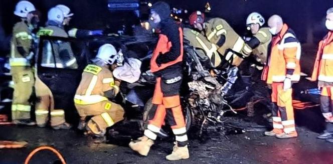 Wola Łącka. 19- i 20-latek nie żyją, dwie osoby ciężko ranne! Szokujący wypadek na DK 60 [ZDJĘCIA]