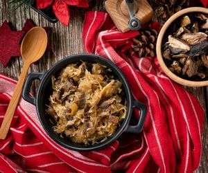 Wigilijna kapusta w trzech odsłonach: z grzybami, grochem i śliwkami – klasyczne przepisy pełne świątecznego aromatu