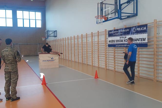 Dwaj uczniowie zasiądą w fotelach szefów policji w Rawiczu