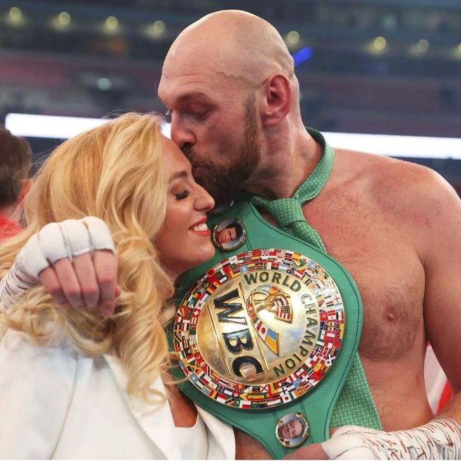 To ona wspiera Tysona Fury'ego. Oto jego żona, Paris Fury