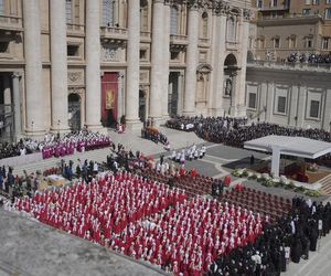 Zaczął się pogrzeb papieża Franciszka. Jedna z największych takich ceremonii w historii