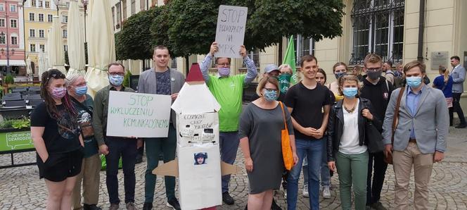 Protest przeciwko podwyżce cen biletów w MPK Wrocław