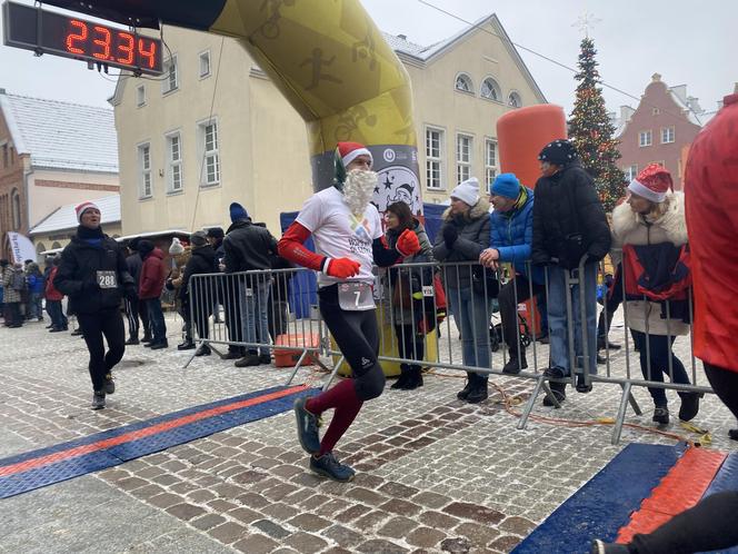 Bieg Mikołajów w Olsztynie 2023. Kilkaset osób pobiegło dla dzieci. Zobaczcie zdjęcia!