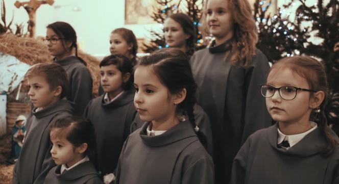 Białostocki chór Passeres Dei zaśpiewał polską wersję kolędy "Carol of the bells" [WIDEO]
