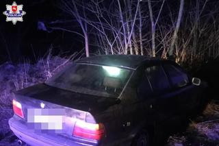  BMW zakończyło jazdę na drzewie. Kierujący autem 17-latek uciekał przed policją