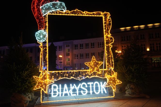 Jarmark świąteczny w Białymstoku po zmroku