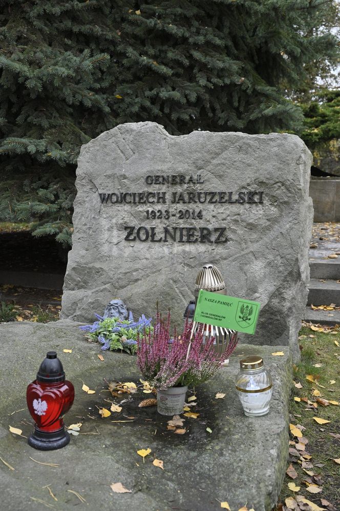 Grób Jaruzelskiego na Powązkach Wojskowych