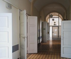 Sale operacyjne i pałacowe wnętrza. Stare budynki Szpitala Uniwersyteckiego w Krakowie czekają na renowację