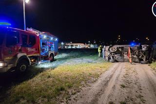 Kierujący samochodem Audi stracił panowanie nad pojazdem i zjechał z drogi na pobocze 