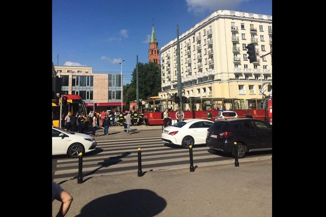 Zderzenie osobówki z tramwajem