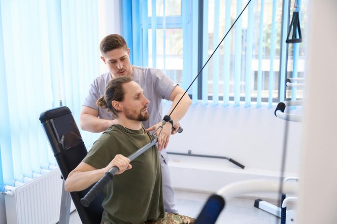 Darmowa rehabilitacja poza NFZ? Ta instytucja opłaci zabiegi, ale jest jeden warunek