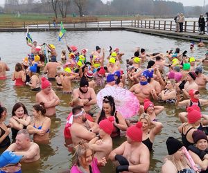 Mazowieckie Morsy otworzyły sezon morsowania 2025/2026 nad zalewem w Siedlcach