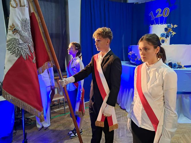 Szkoła Podstawowa nr 1 w Starachowicach ma już 120 lat. Zobaczcie zdjęcia z uroczystości