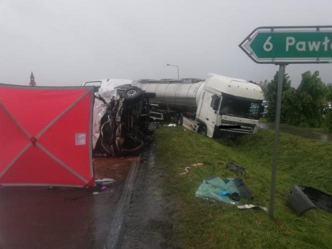 Tragiczne zderzenie busa z ciężarówką w Adamówce