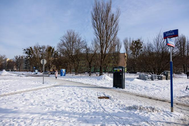 Wystawiona na sprzedaż miejska działka przy metrze Młociny