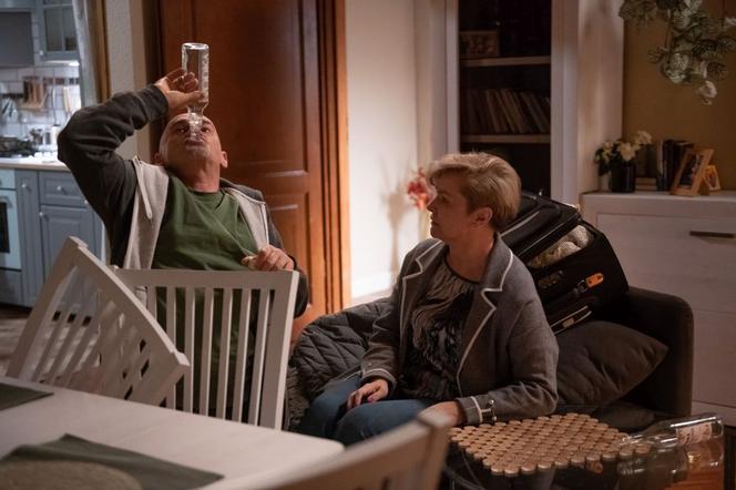 Na Wspólnej, odcinek 2804, Roman (Waldemar Obłoza), Honorata (Aleksandra Konieczna)