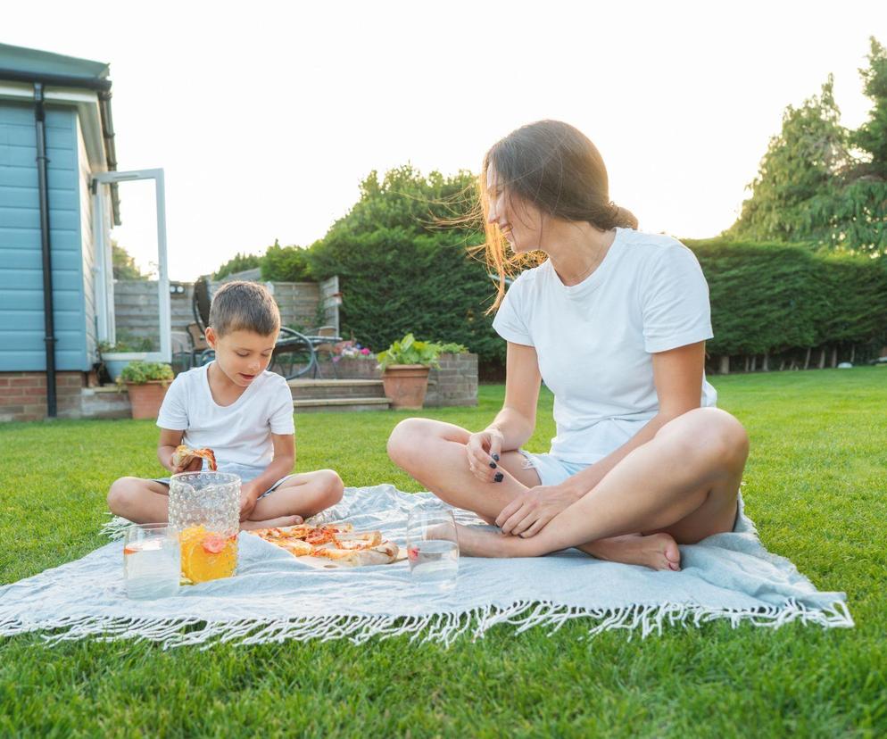 Planujesz rodzinny piknik? Za te rzeczy zapłacisz mniej niż 50 zł, a sprawdzą się przez lata