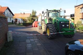 Tragiczny wypadek w Żytowiecku! Ciągnik z nieczystościami rozjechał 40-latka [ZDJĘCIA]