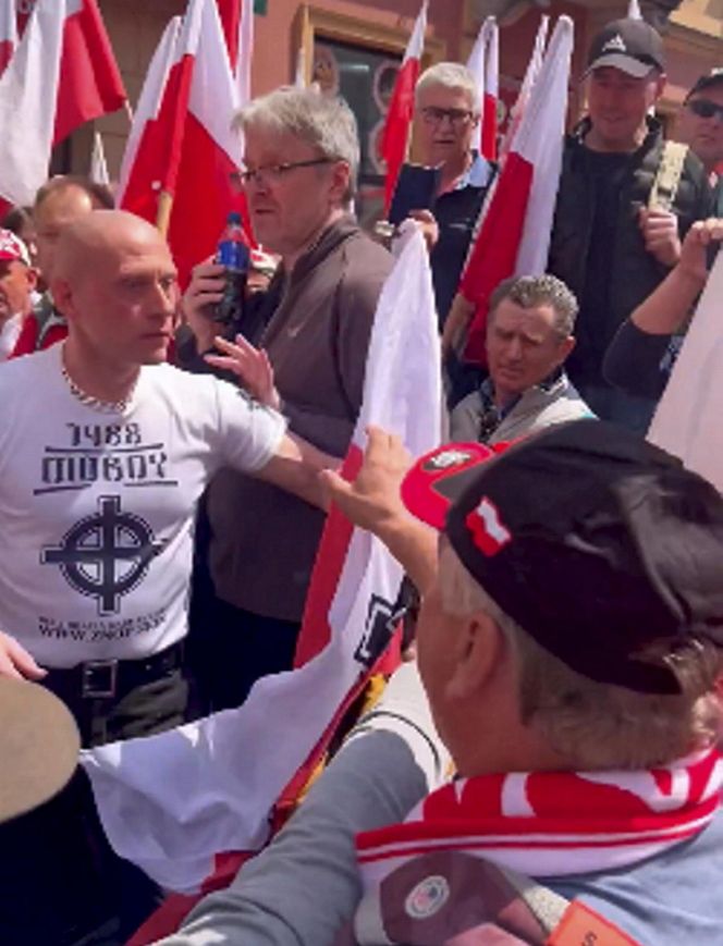 Incydent w Warszawie. Faszyści na marszu! Doszło do szarpaniny