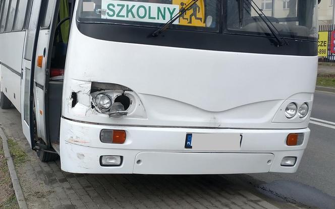 Kierowca autobusu szkolnego staranował osobówkę. Dziecko trafiło do szpitala 