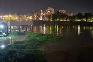 Walka o wrocławskie osiedla nad Odrą i Oławą. Mieszkańcy do późnych godzin nocnych ratowali dobytek