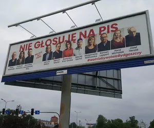 Oni nie zagłosują na PiS. Krzyczą o tym z billboardu w centrum Bydgoszczy