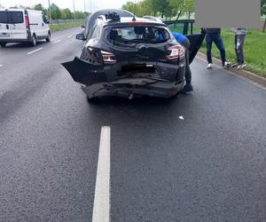 Samochody mocno zniszczone, ale ludzie cali. Po kolizji w Lesznie