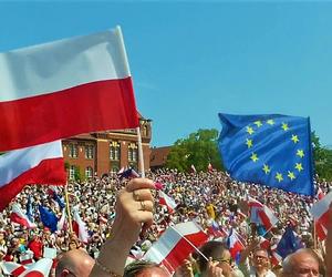 Manifestacja 4 czerwca na placu Solidarności w Szczecinie