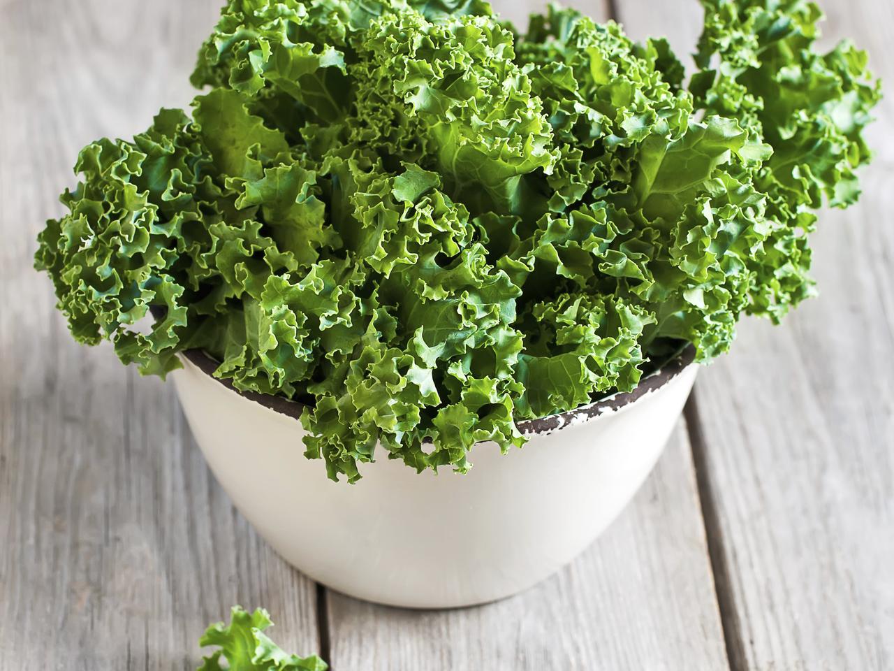 Sałatka z jarmużu - sprawdzony przepis na pyszną sałatkę