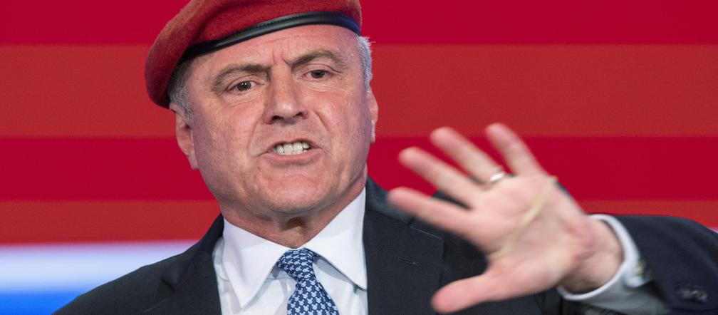 Curtis Sliwa wpadł pod taksówkę