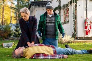 Mikołaj na sygnale. Śmierć Wiktora?! Porazi go prąd w trakcie wieszania świątecznych dekoracji - ZDJĘCIA, WIDEO