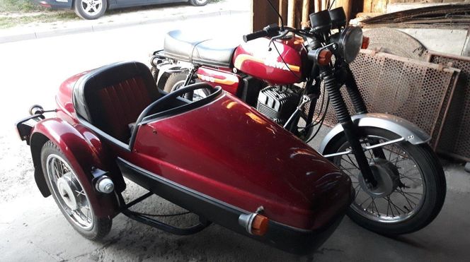 „Nasz majątek poszedł z dymem”. Kolekcja zabytkowych pojazdów spłonęła w kilka chwil