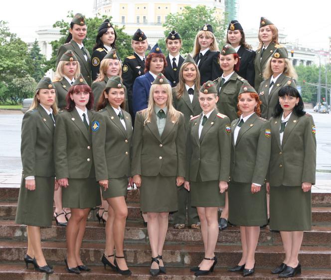 Oto tajna broń Putina! Uszminkowane żołnierki i wybory miss armii
