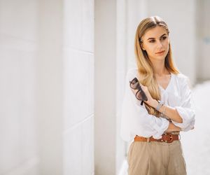 Najmodniejsze fryzury do biura. Są nie tylko praktyczne, ale też bardzo kobiece i stylowe