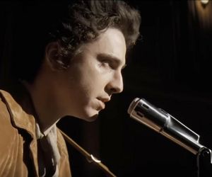 Jak Timothée Chalamet uczył się grać utworów Boba Dylana do filmu? Przyszedł z gitarą Yamaha wartą 200 dolarów