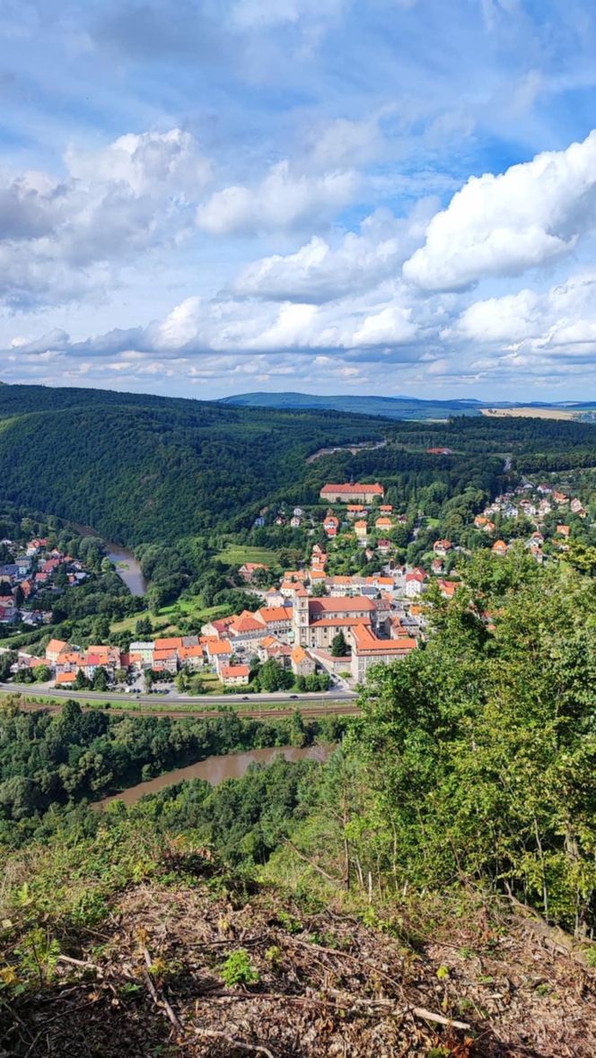 Obryw Skalny w Bardzie. Tutaj widoki zapierają dech w piersiach 
